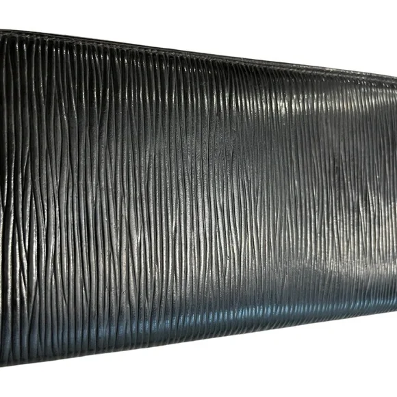 Louis Vuitton Epi Porte Chequier
Credit Card Long Wallet - Picture 8 of 9